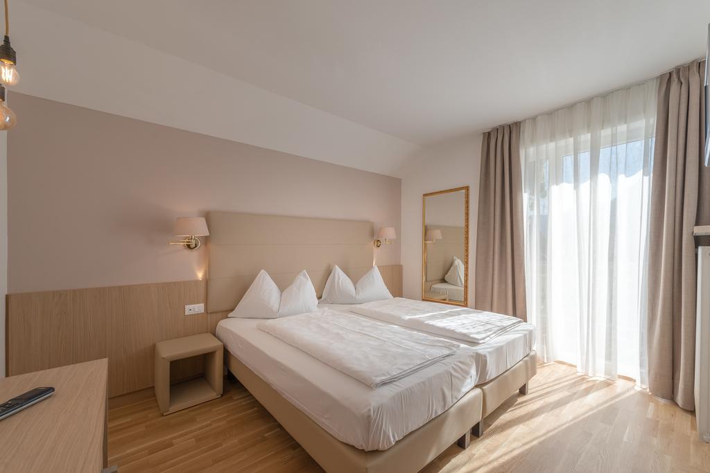 Tirolerin Garni Hotel แตร์เมโน ภายนอก รูปภาพ