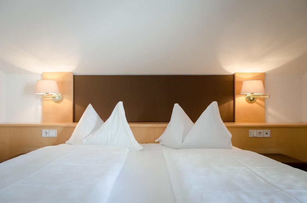 Tirolerin Garni Hotel แตร์เมโน ภายนอก รูปภาพ